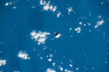 A NASA űrhajósai elhagytak egy szerszámostáskát az űrben, még hónapokig Föld körüli pályán maradhat
