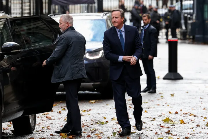 David Cameron érkezik a Downing Street-i miniszterelnöki rezidenciához – 2023. november 13-án – Fotó: Suzanne Plunkett / Reuters
