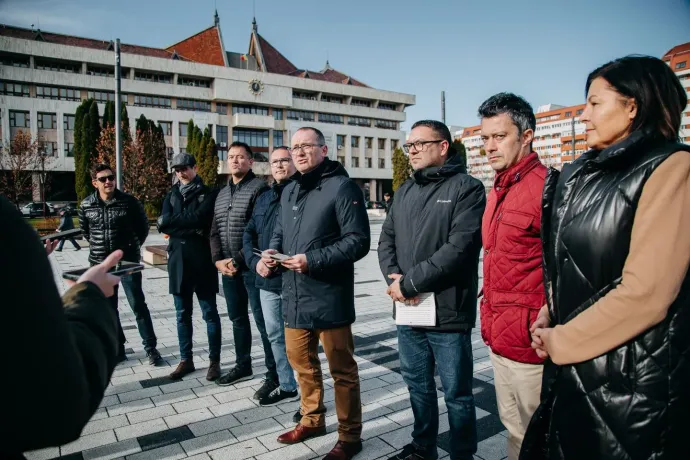 Korodi Attila dühös a Csíkszeredában tapasztalt agresszív magatartás miatt, növelni szeretné a közbiztonságot