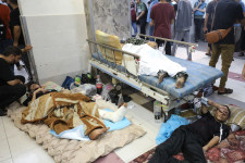 Fóliába tekert újszülöttek és temetetlen holtak százai vannak a gázai kórházakban