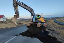 Kettéhasadt utak, lávafolyamtól védett erőmű – Izland vulkánkitörésre vár
