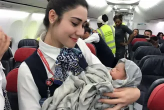 Mi történik azokkal a csecsemőkkel, akik egy repülőgépen születnek?
