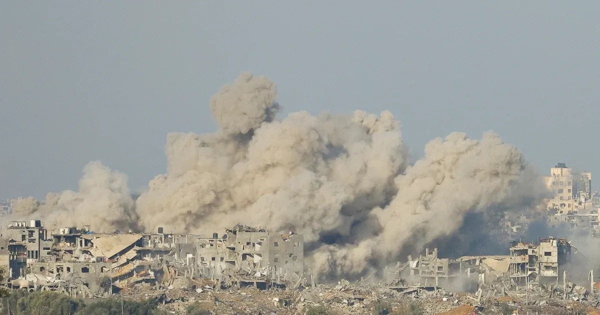 Izrael Gáza északi területeit bombázza, evakuációs folyosót nyit a civileknek