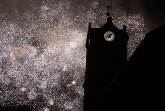 Kevésbé lesz csillogó az idei év vége, van, ahol az élő közvetítésről, máshol a tandembiciklizésről mondanak le