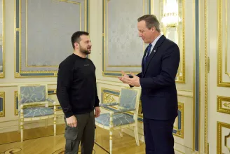 David Cameron első hivatalos útja külügyminiszterként Ukrajnába vezetett
