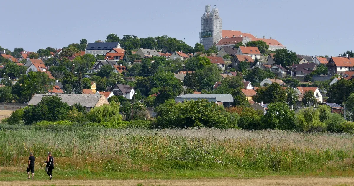 Jövőre 46 milliót is kaphatnak azok, akik falusi csokkal vesznek ingatlant