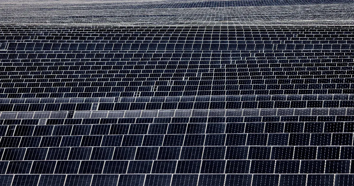 Reduces emissions of 800 thousand cars every year – one of the largest solar power plants in the world was opened