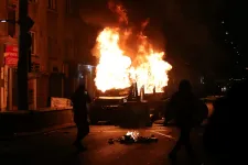 Autókat gyújtottak fel a bolgár futballelnök ellen tiltakozó szurkolók a magyarok elleni meccs után