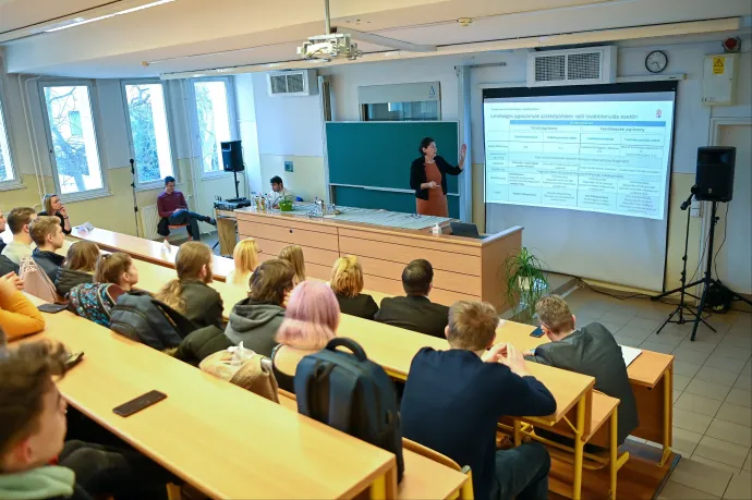 Önkénteskedésért és diákmunkáért is járhat többletpont a felvételin