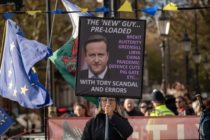 EU-párti tüntetők a parlament előtt Londonban, 2023. november 15-én – Fotó: Elek Krisztián / Sopa Images / Getty Images