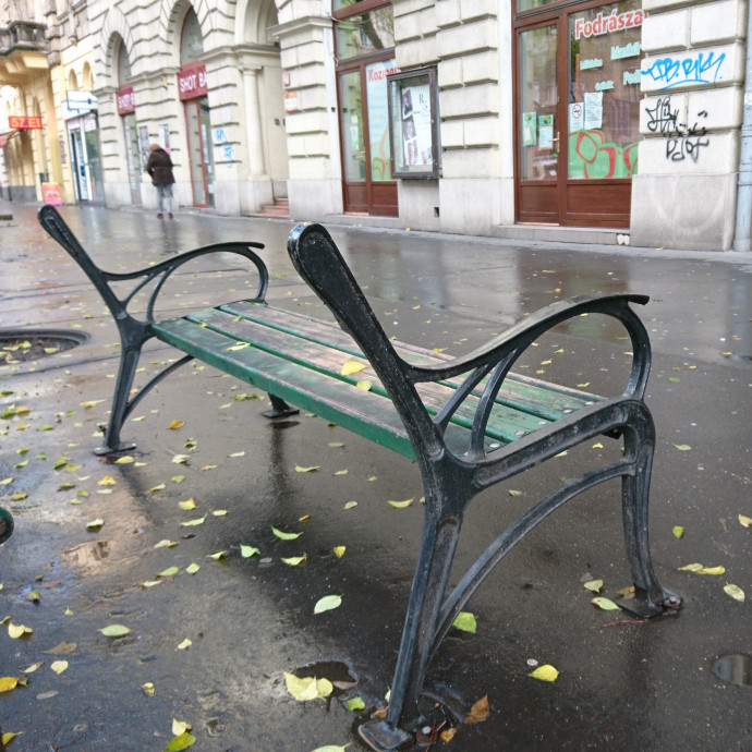 Sokat változott a Nagykörút egy év alatt, mégis ugyanolyan lerobbant maradt