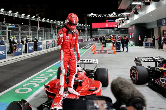 A Ferrari totális dominanciáját hozta a Las Vegas-i villanyfényes időmérő, Leclercé a pole