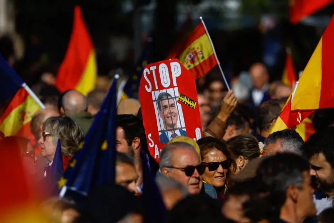 A spanyol amnesztiatörvény ellen tüntetők Madridban 2023. november 18-án – Fotók: Susana Vera / Reuters