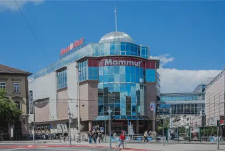 Lezuhant egy férfi a Mammut bevásárlóközpontban