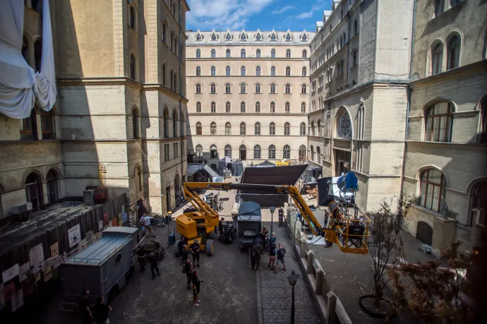 Többmilliós bevételtől eshetnek el a budapesti kerületek a hatósági áras filmforgatások miatt