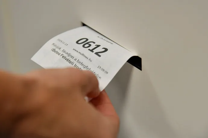 Próbálják kiperelni az egészségügy átalakításához készült titkosított tanulmányt, egyelőre nem sok sikerrel