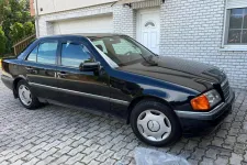 Egy oldtimer autókereskedés vásárolta meg a Mercedest, amit Horn Gyula is használt