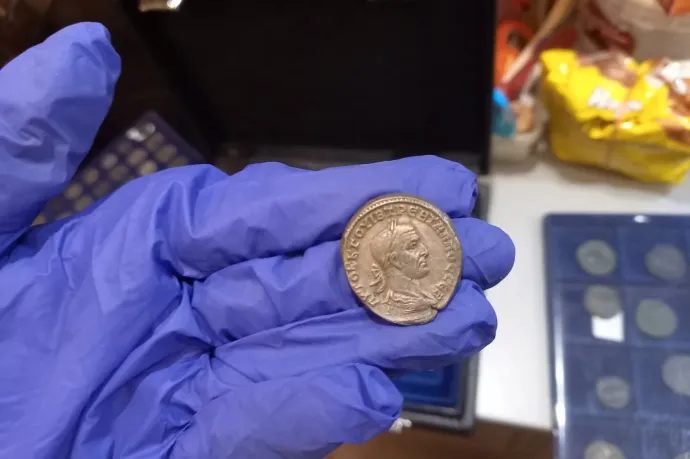 Százmilliós értékben foglalt le régi érméket a rendőrség, a gyűjtőket lopással gyanúsítják