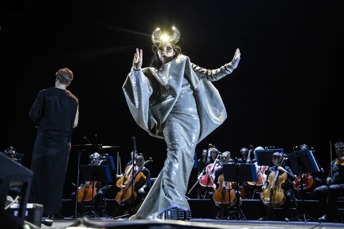 Björk egy franciaországi koncertjén, Boulogne-Billancourt-ban, 2022 júniusában – Fotó: Santiago Felipe / Getty Images