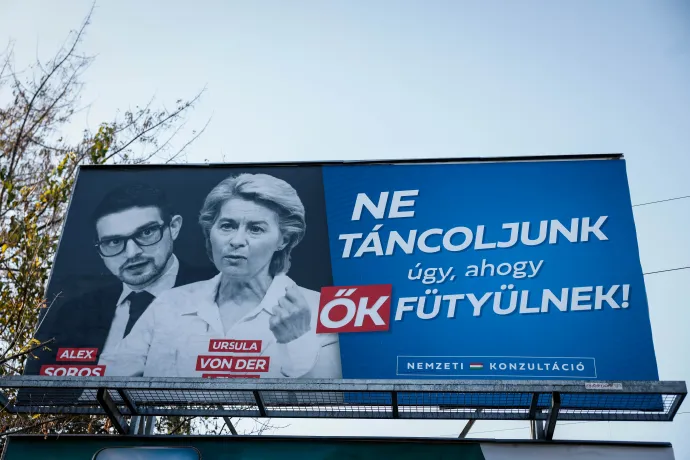 A kormány új plakátkampánya – Fotó: Huszti István / Telex