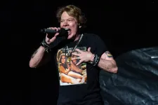 Szexuális erőszakkal vádolják Axl Rose-t, a Guns N' Roses énekesét