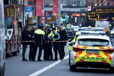 Öt embert, köztük három gyereket késeltek meg Dublinban, tüntetők vonultak a helyszínre