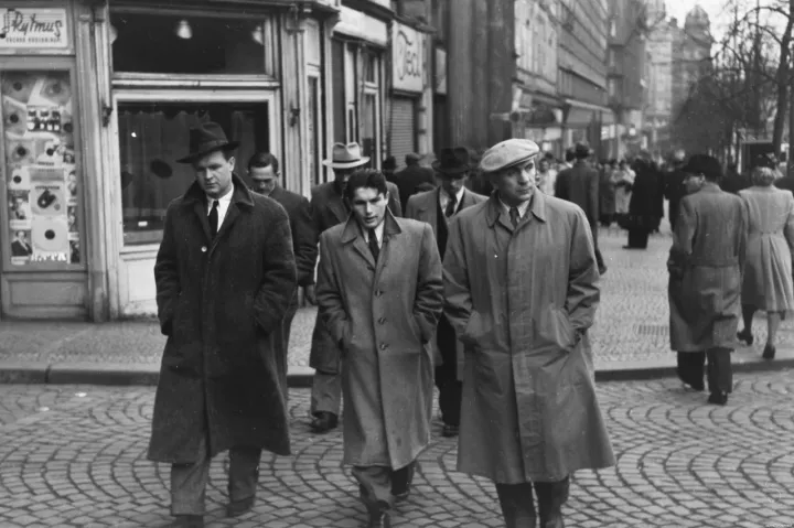Szusza Ferenc, Sándor Károly és Sebes Gusztáv szövetségi kapitány Prágában 1949-ben – Fotó: Kovács Márton Ernő / Fortepan