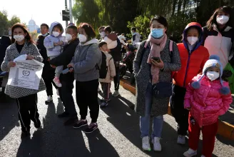 Kínai minisztérium: Növelni kell a járványklinikák számát