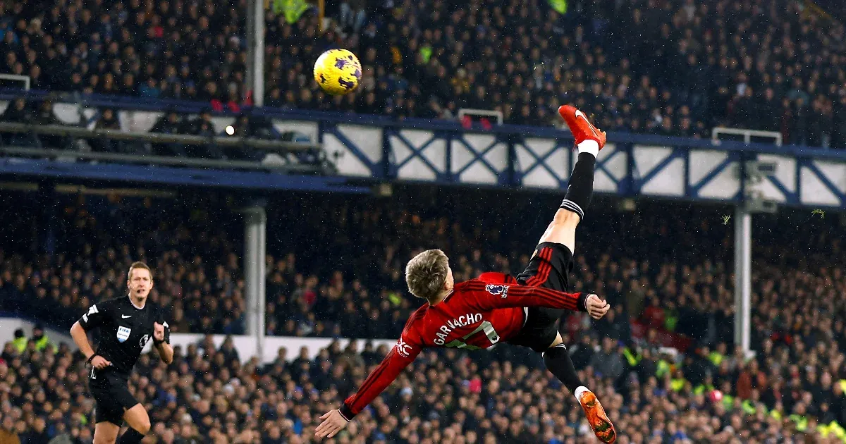 Ollózós góllal jelentkezett be a Puskás-díjra a Manchester United argentin tinije