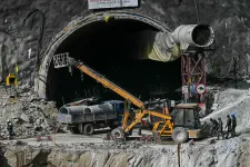Veszélyes műveletbe kezdtek, hogy kihozzák a két hete egy beomlott alagút fogságában lévő 41 indiai munkást
