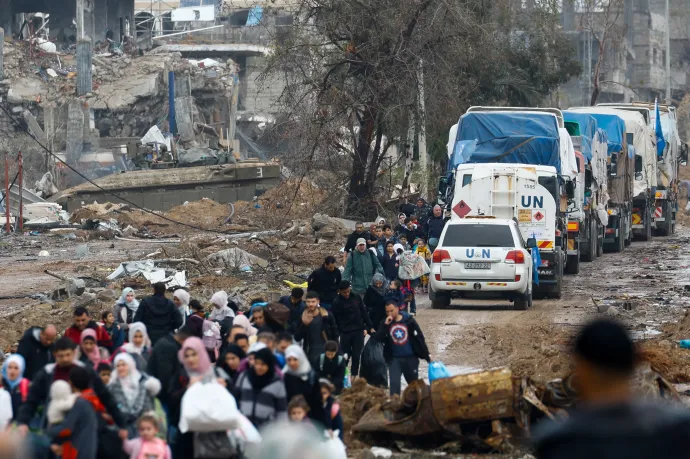 A civilek délre tartanak, a segélyszállítmányok északra – Fotó: Ibraheem Abu Mustafa / Reuters