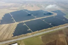 Üzembe helyezték Románia legnagyobb napelemparkját