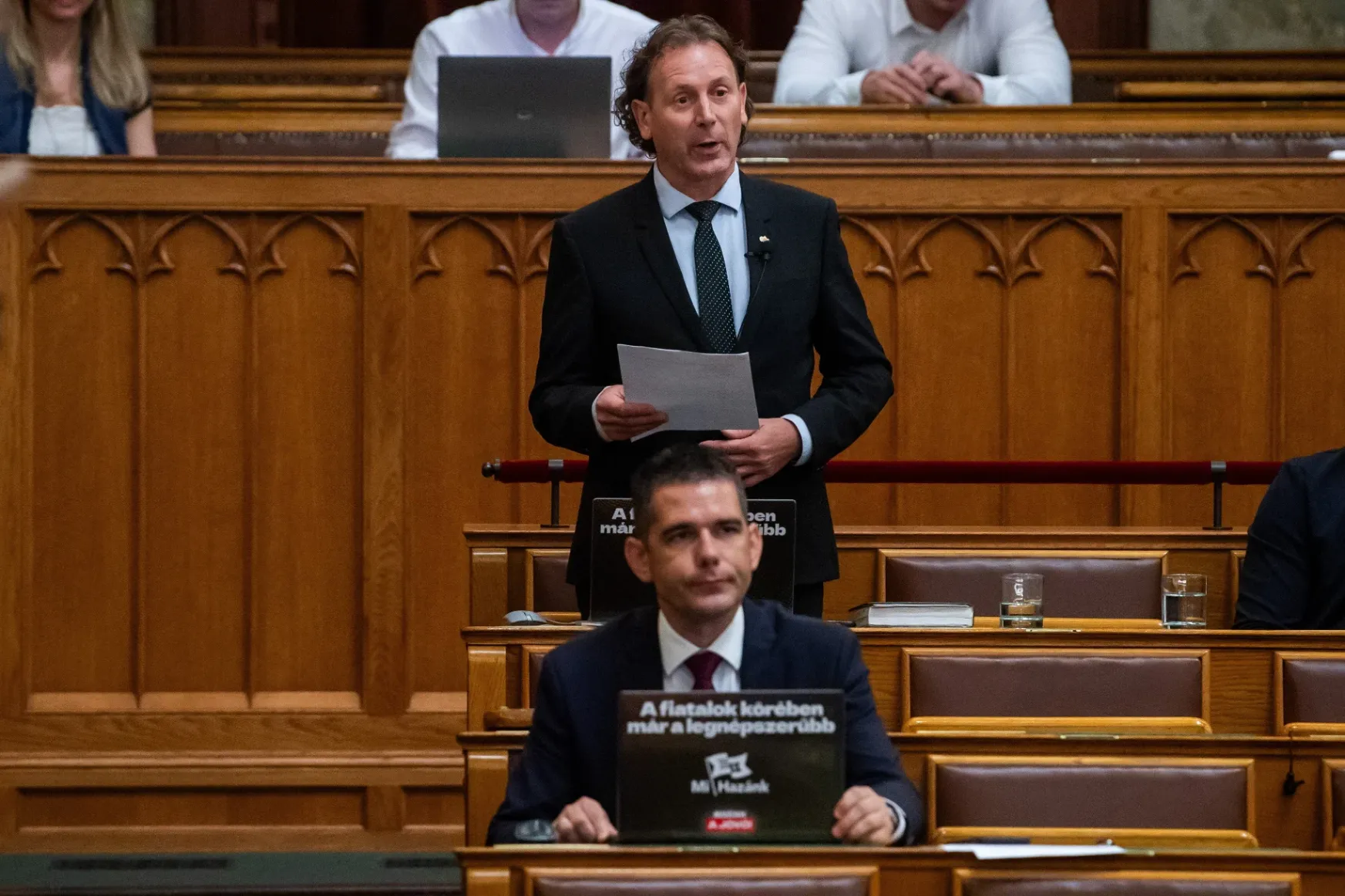 Rendkívüli parlamenti ülésen tárgyalják a Mi Hazánk javaslatát, visszaállíthatják a listás választási rendszert Budapesten