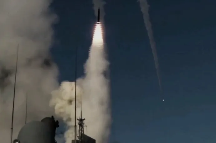 A Fekete-tengerről támadtak volna az oroszok, de a vihar miatt vissza kellett hívniuk az összes hadihajót