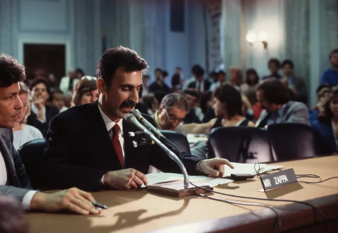 Zappa egy amerikai szenátusi meghallgatáson 1985-ben / Fotó: Wally McNamee, CORBIS, Getty Images
