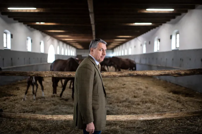 Majdnem egymilliárdos lovaspálya épül a Lázár János vezette Ménesbirtokon