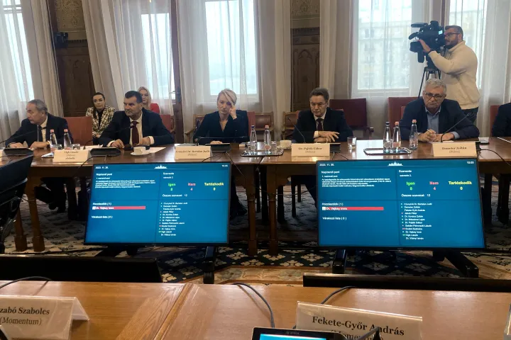 A bizottsági ülésen csont nélkül megszavazta a Fidesz a választási törvény módosítását