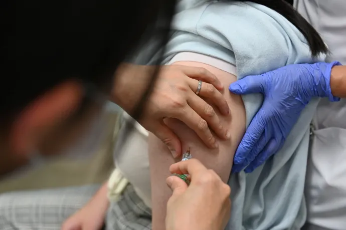 December 1-től a 19 és 45 év közötti nőknek is támogatott a HPV elleni oltás
