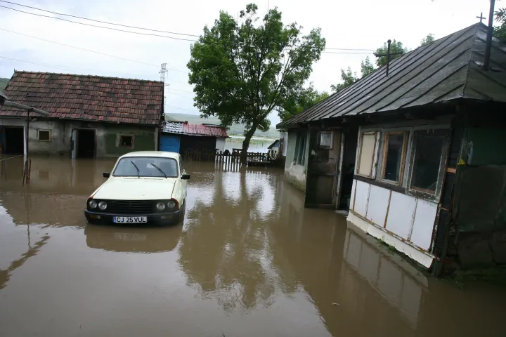 Árvízre figyelmeztetnek három erdélyi megyében a hidrológusok