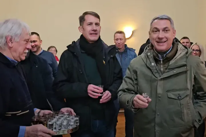 Lázár János 40 embere segít majd be a szerb választásokon