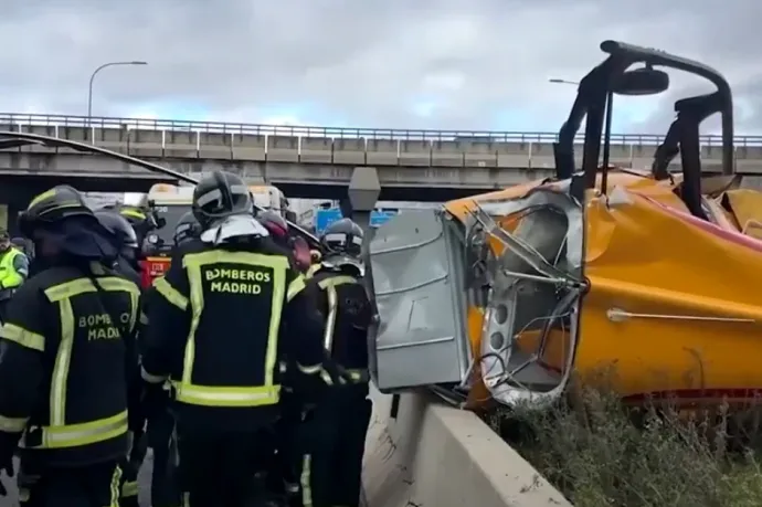 Helikopter zuhant az autópályára Madrid mellett