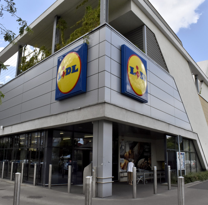 A kiskereskedelmi dolgozók tizede maradhat otthon karácsonykor a boltzár miatt