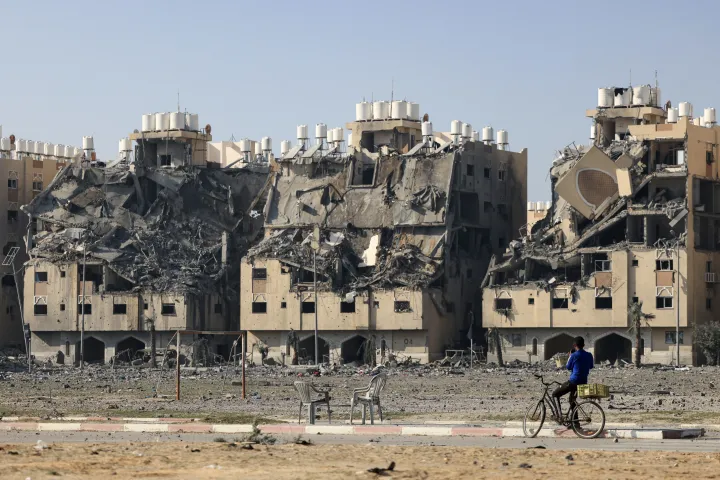 Hán Júniszban a Hamad lakótelep romjai a szombati bombázás után – Fotó: Mahmud Hams / AFP or licensors