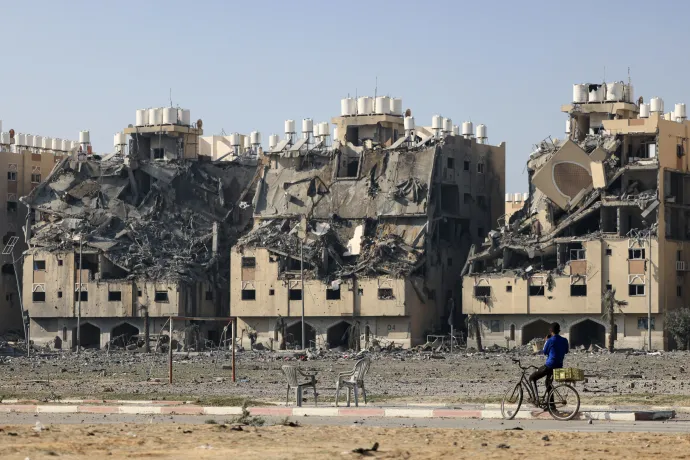 Hán Júniszban a Hamad lakótelep romjai a szombati bombázás után – Fotó: Mahmud Hams / AFP or licensors