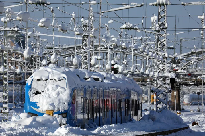 A Németországból és Ausztriából érkező vonatok is késhetnek a havazások miatt