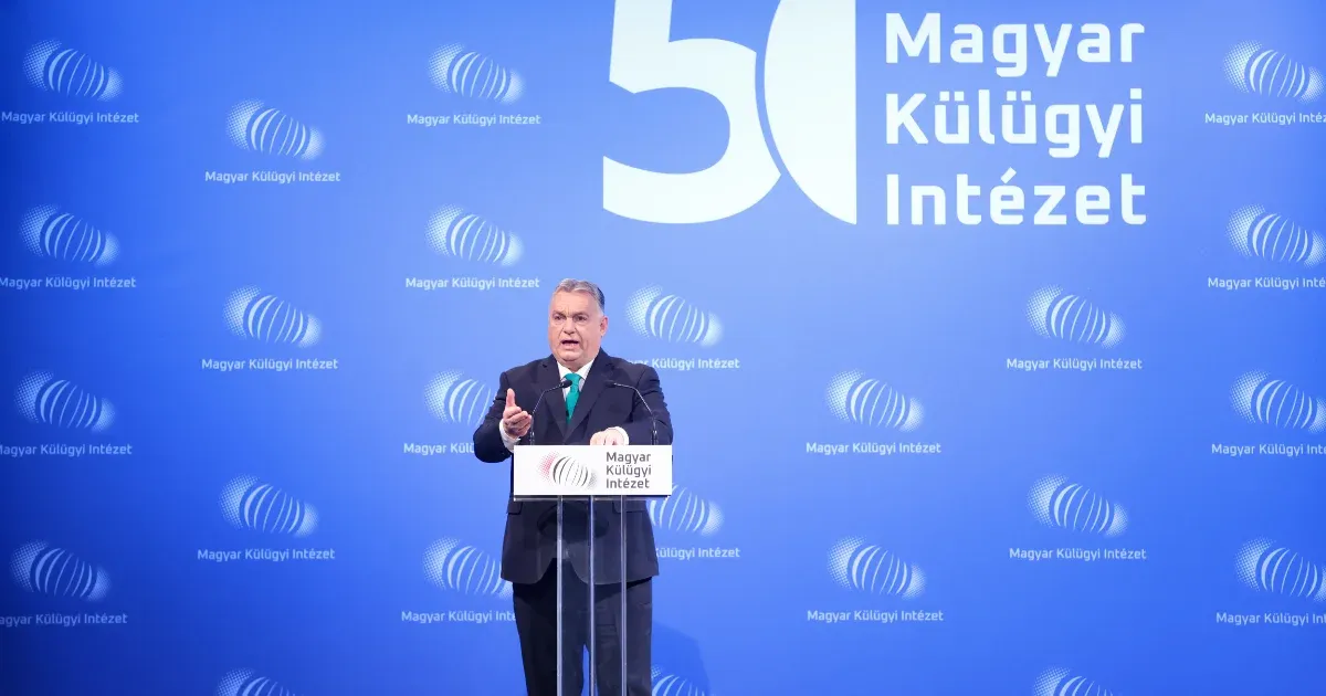 Orbán elárulta, hogy a külpolitika gyeplője nem Szijjártó kezében van