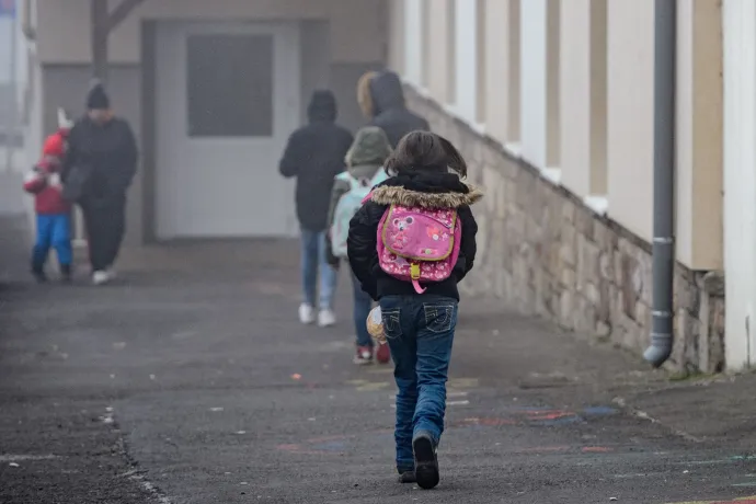 Drámai, ahogyan a magyar oktatási rendszer a legszegényebb gyerekekkel bánik