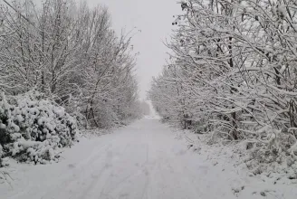 Tovább folytatódik a havazás, Kaposváron már 12 centi hó esett