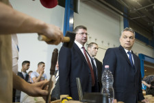 Parragh és Orbán szövetsége is hozzájárulhatott ahhoz, hogy a régió egyik legalacsonyabb minimálbére legyen a magyar