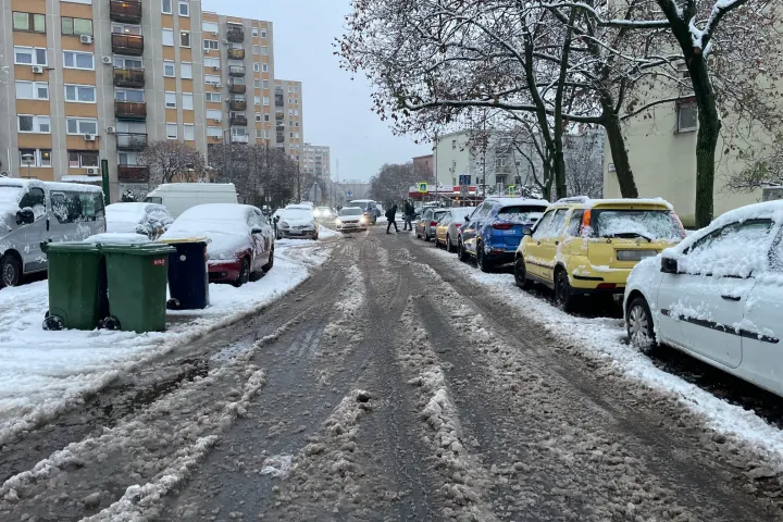 A 9. kerületi Ifjúmunkás utca és Pöttyös utca találkozása 2023. december 7-én reggel – Fotó: Ostyáni János / Telex